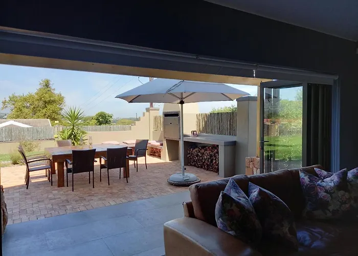 Modern Spacious Home In Heart Of Cape Winelands