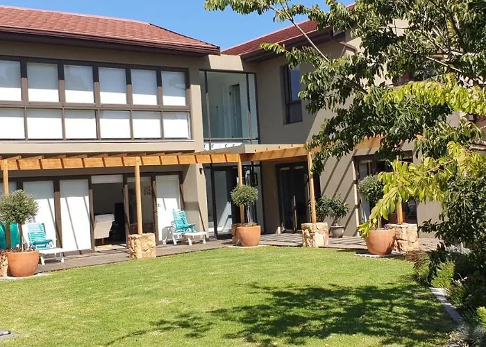 Modern Spacious Home In Heart Of Cape Winelands