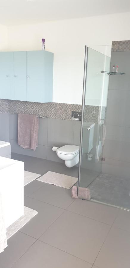 Modern Spacious In Heart Of Cape Winelands * Somerset West