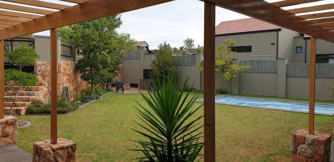 Modern Spacious In Heart Of Cape Winelands Holiday home Somerset West