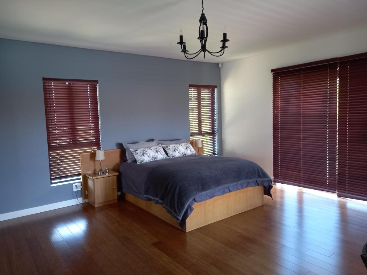 Modern Spacious In Heart Of Cape Winelands Holiday home *