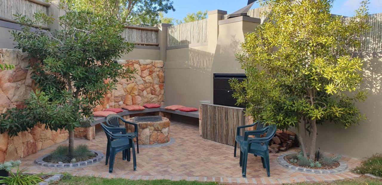 Modern Spacious In Heart Of Cape Winelands * Somerset West