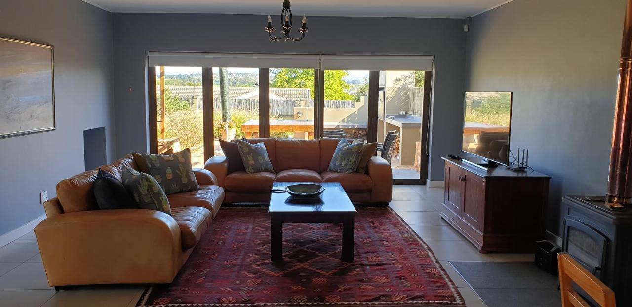 Modern Spacious In Heart Of Cape Winelands Somerset West